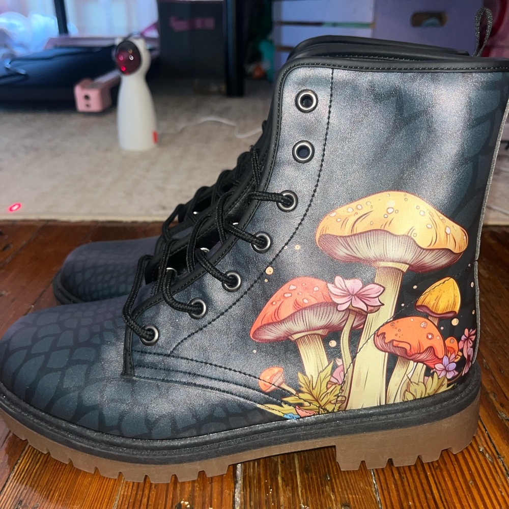 MUSHROOM COMBAT RAVE BOOTS